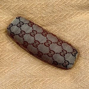 Gucci eyeglass holder (glasses not included)